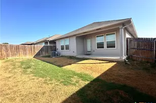 304 Fall Aster Dr, Kyle, TX 78640 - Photo 5