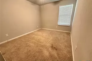 304 Fall Aster Dr, Kyle, TX 78640 - Photo 5