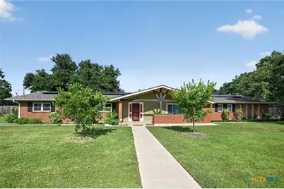 2210 N East Street, Belton, TX 76513 - Photo 1