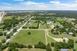 204 Christopher Dr, Eddy, TX 76524 - Photo 3