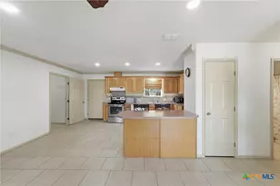 529 Guerra Ln, Gonzales, TX 78629 - Photo 5