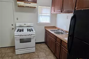 1909 S 15th St, Temple, TX 76504 - Photo 3
