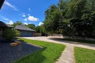 308 Kingwood Forest, Victoria, TX 77904 - Photo 3