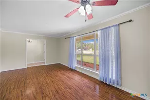 105 Tropical Dr, Victoria, TX 77904 - Photo 9