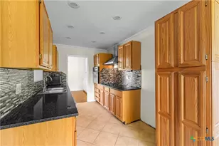 105 Tropical Dr, Victoria, TX 77904 - Photo 11