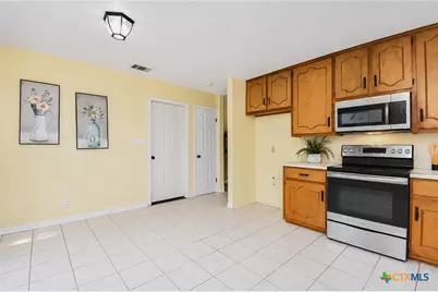 106 Hickory Knoll Street, Victoria, TX 77901 - Photo 7