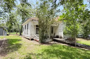 202 Vollentine St, Yoakum, TX 77995 - Photo 1