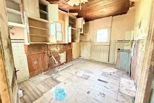 202 Vollentine St, Yoakum, TX 77995 - Photo 9