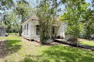 202 Vollentine St, Yoakum, TX 77995 - Photo 21