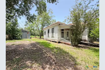 202 Vollentine Street, Yoakum, TX 77995 - Photo 3