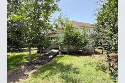 202 Vollentine Street, Yoakum, TX 77995 - Photo 19