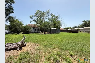202 Vollentine Street, Yoakum, TX 77995 - Photo 15
