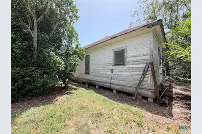 202 Vollentine Street, Yoakum, TX 77995 - Photo 17