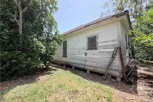 202 Vollentine St, Yoakum, TX 77995 - Photo 17