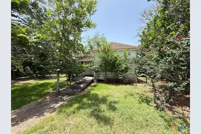 202 Vollentine Street, Yoakum, TX 77995 - Photo 17