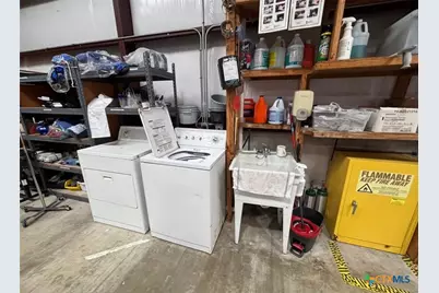 609 E Locust Avenue, Victoria, TX 77901 - Photo 7