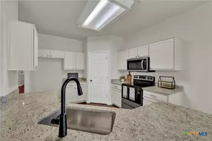 530 Zapata Cir, New Braunfels, TX 78130 - Photo 11