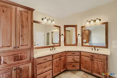 2262 Sun Chase Boulevard, New Braunfels, TX 78130 - Photo 13