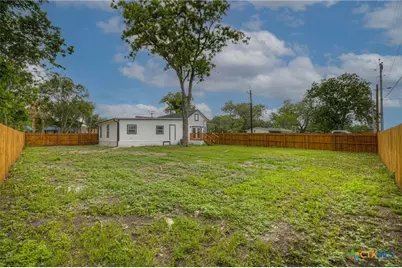 312 N Lavernia, Marion, TX 78124 - Photo 27