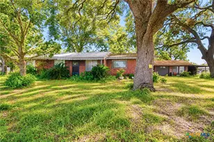 194 Club Dr, Victoria, TX 77905 - Photo 1