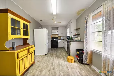 194 Club Drive, Victoria, TX 77905 - Photo 9