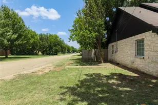 600 Garfield St, McGregor, TX 76657 - Photo 7