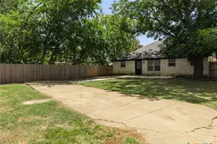 600 Garfield St, McGregor, TX 76657 - Photo 27