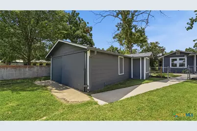 733 E Krezdorn Street, Seguin, TX 78155 - Photo 27