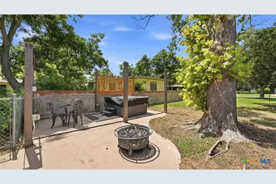733 E Krezdorn Street, Seguin, TX 78155 - Photo 35
