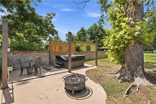 733 E Krezdorn St, Seguin, TX 78155 - Photo 35