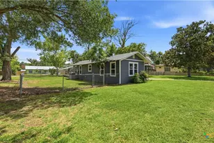733 E Krezdorn St, Seguin, TX 78155 - Photo 33