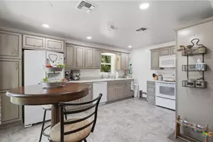 733 E Krezdorn St, Seguin, TX 78155 - Photo 11