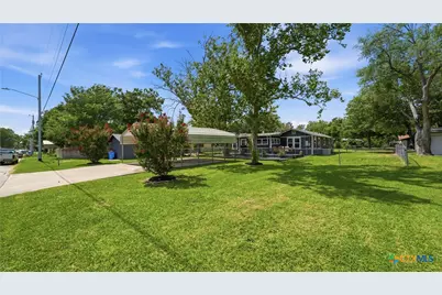 733 E Krezdorn Street, Seguin, TX 78155 - Photo 29