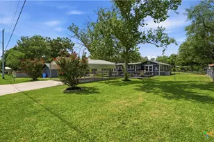 733 E Krezdorn St, Seguin, TX 78155 - Photo 29