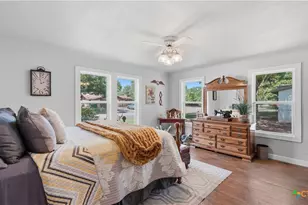 733 E Krezdorn St, Seguin, TX 78155 - Photo 13