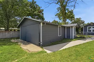 733 E Krezdorn St, Seguin, TX 78155 - Photo 27