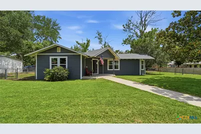 733 E Krezdorn Street, Seguin, TX 78155 - Photo 3