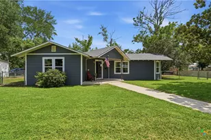 733 E Krezdorn St, Seguin, TX 78155 - Photo 3