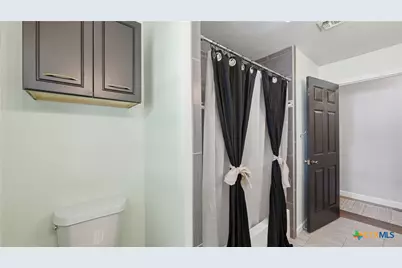 733 E Krezdorn Street, Seguin, TX 78155 - Photo 17