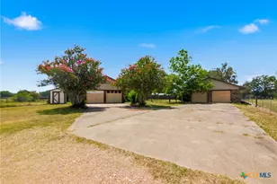 996 Carefree Dr, Victoria, TX 77905 - Photo 3