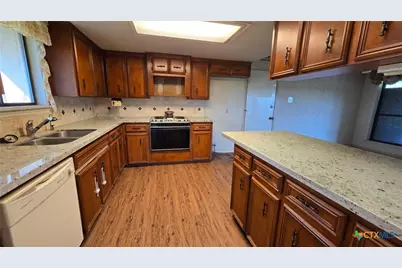996 Carefree Drive, Victoria, TX 77905 - Photo 3