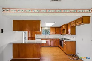 996 Carefree Dr, Victoria, TX 77905 - Photo 11