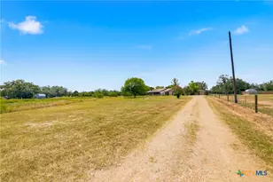 996 Carefree Dr, Victoria, TX 77905 - Photo 3