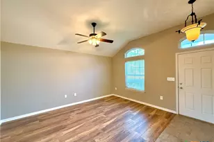 132 Carlsbad Dr, Victoria, TX 77904 - Photo 3
