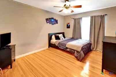 2105 E Mistletoe Avenue, Victoria, TX 77901 - Photo 9