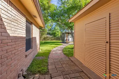 2105 E Mistletoe Avenue, Victoria, TX 77901 - Photo 15