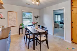 2105 E Mistletoe Ave, Victoria, TX 77901 - Photo 7