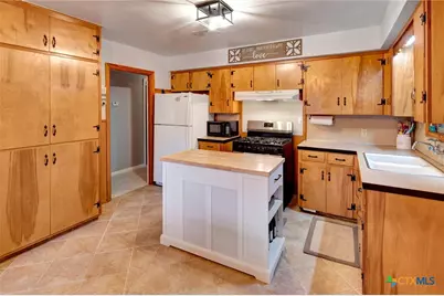 2105 E Mistletoe Avenue, Victoria, TX 77901 - Photo 5