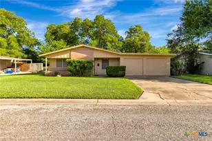 2105 E Mistletoe Ave, Victoria, TX 77901 - Photo 1