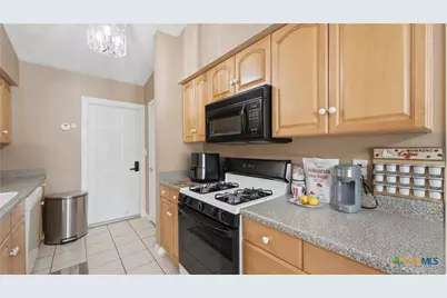 629 Creek Drive, New Braunfels, TX 78130 - Photo 9